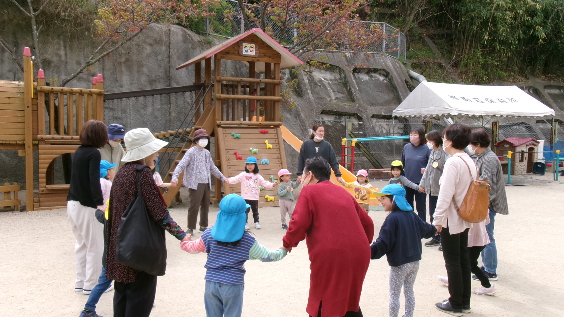地域の方とお花見交流会